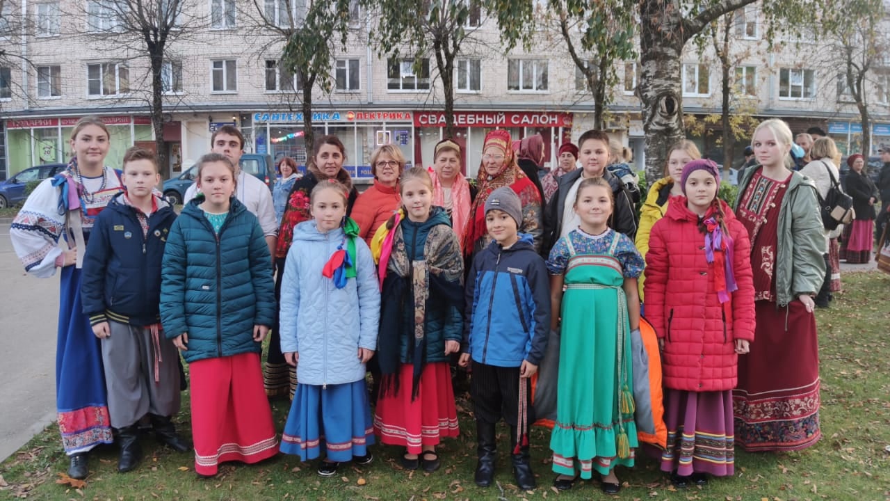 Фольклорный ансамбль «Заряница» принял участие в Фестивале-конкурсе «Наша  слава – русская держава» в городе Луга | 11.10.2022 | Великие Луки -  БезФормата